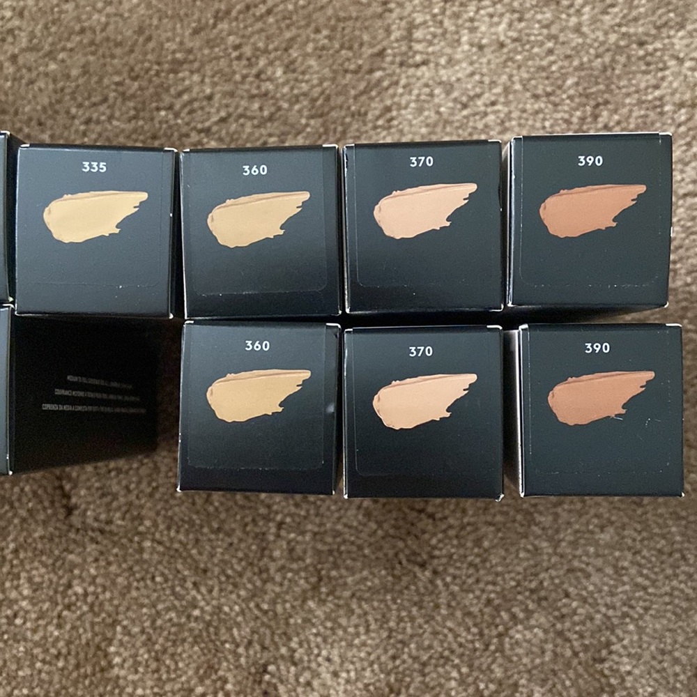 Fenty Beauty Soft Matte Foundation - Picture 4 of 4